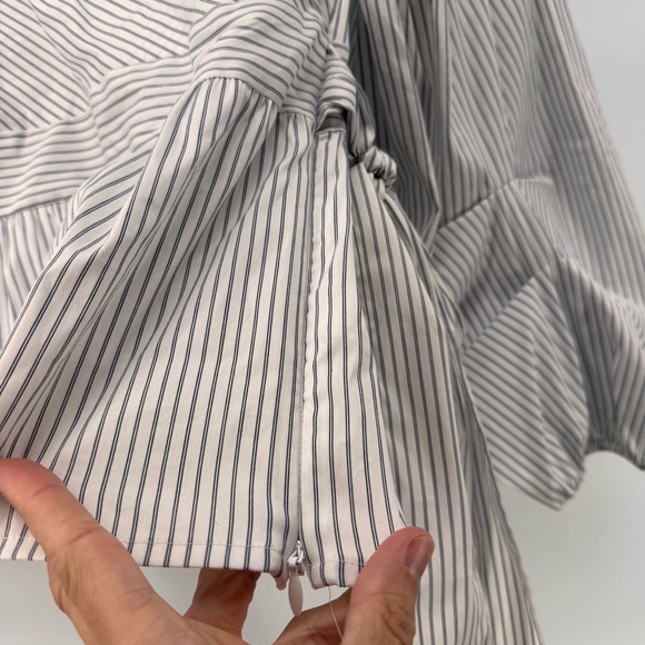 NWT Express Blouse Womens Blue Striped Off The Shoulder Puff Sleeve Surplice M - Picture 5 of 8